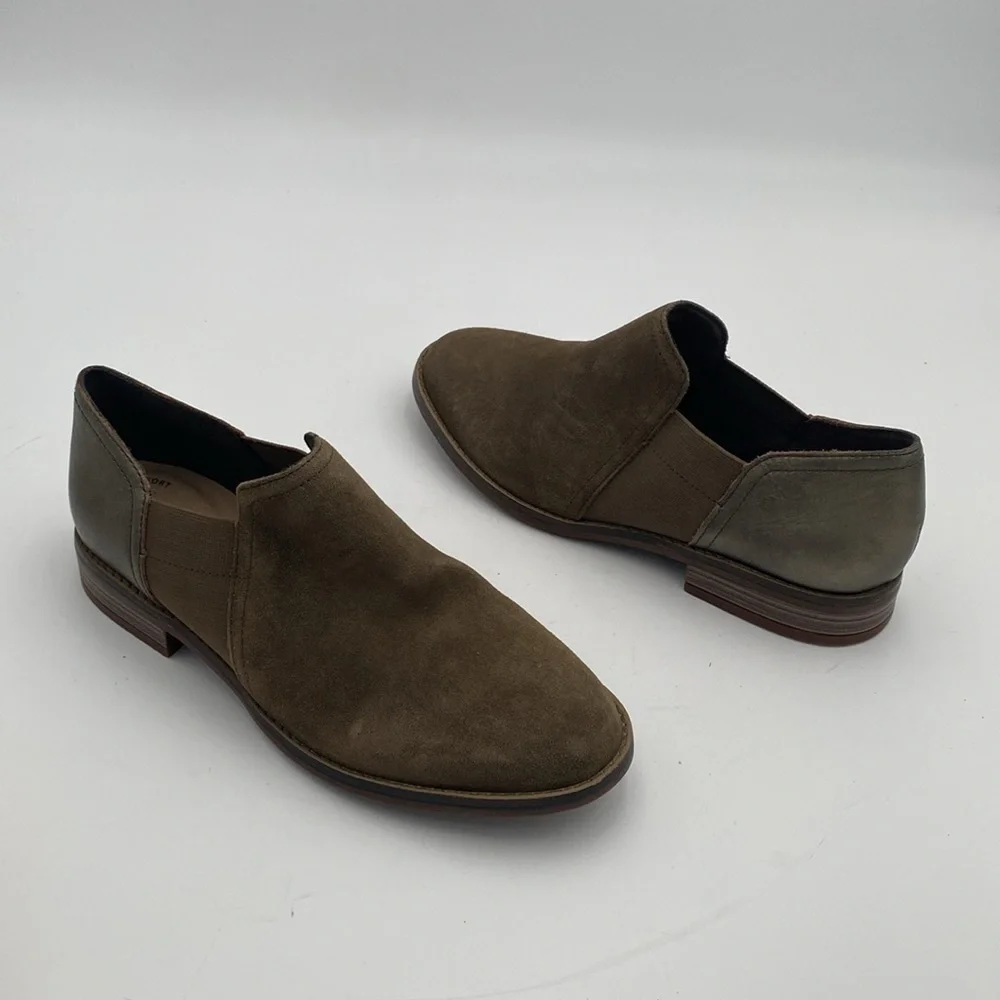 Clarks ankle booties women 9 olive green Suede Loafers slip on casual office Y2K